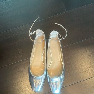 Super Chic silver wrap ankle perfect for fall/holidays never worn no box